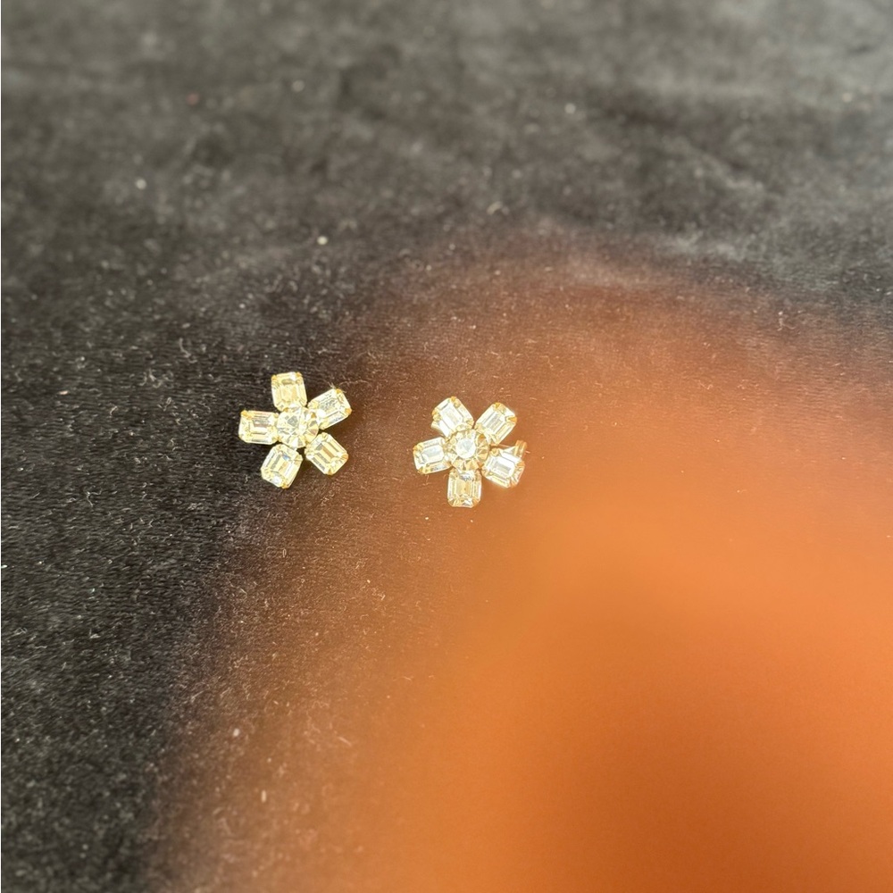 Elegant Rhinestone Flower Stud Earrings